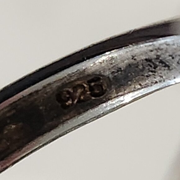 Sterling Silver Emerald-cut Amethyst & White Gemstone Ring - Picture 4 of 5